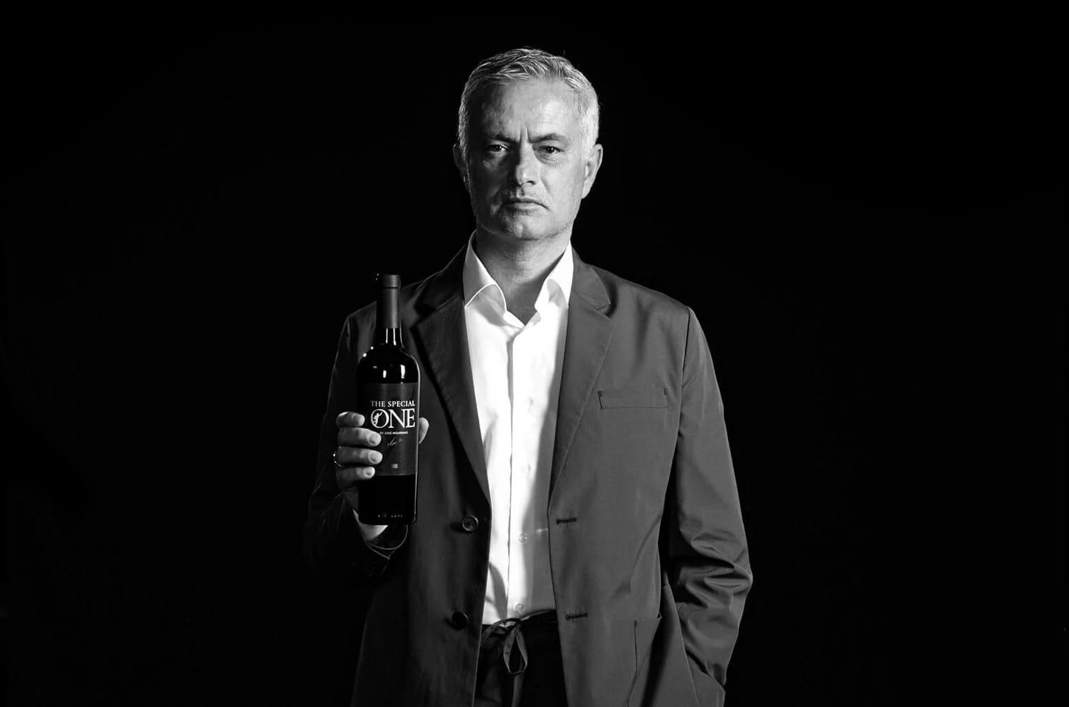 José Mourinho, en una imagen de promoción de su vino.