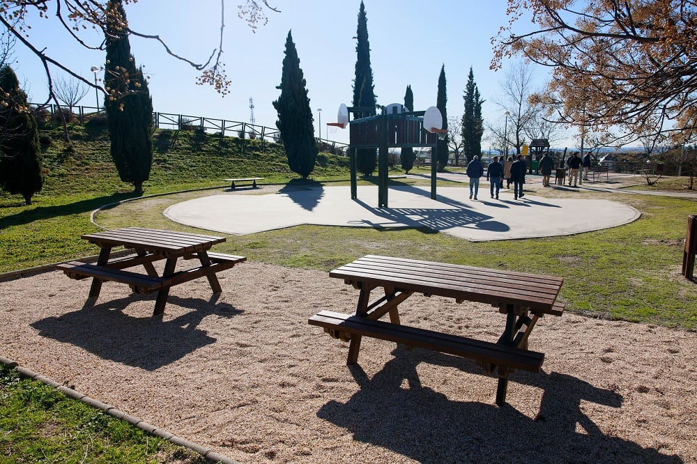 Este es el primer parque infantil fabricado con plástico reciclado de residuos urbanos en España