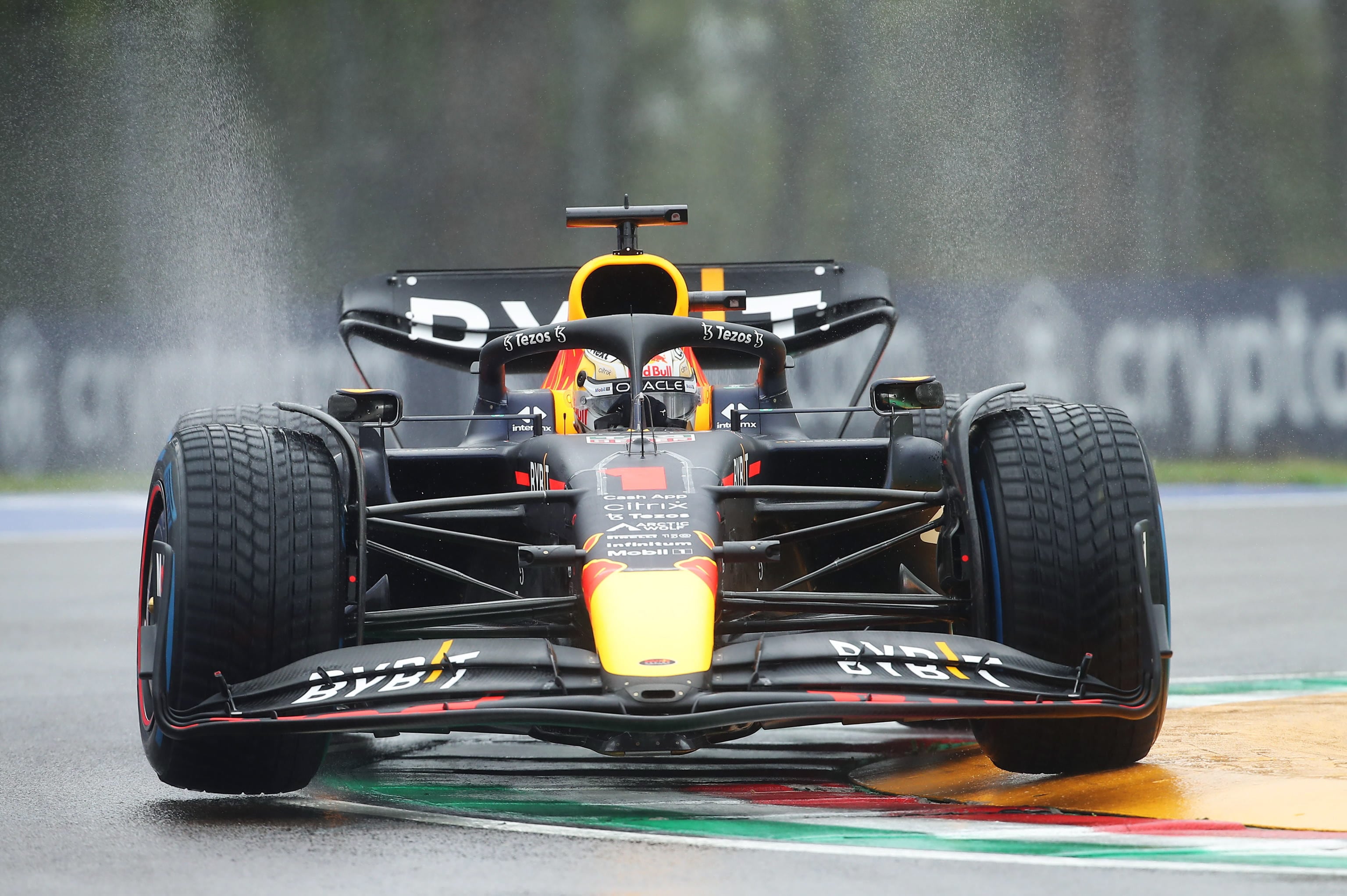 Max Verstappen, en la lluviosa jornada de clasificación de Imola