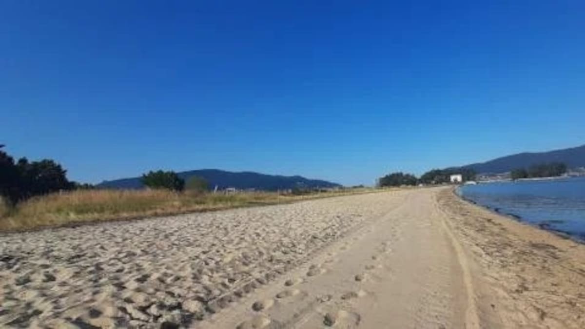Redondela adelanta la limpieza de playas para garantizar el verano con 140.000 euros