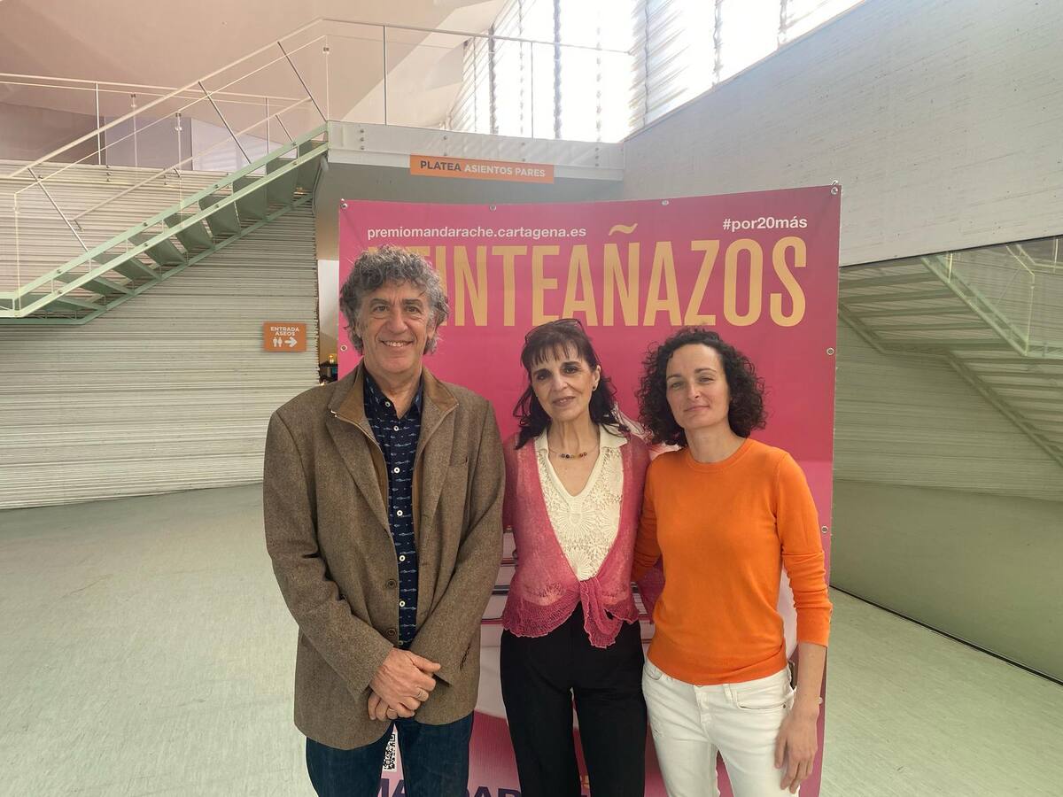 "Es una fiesta literaria donde los adolescentes se convierten en los protagonistas": Beatriz Berrocal, finalista del Premio Hache 2025