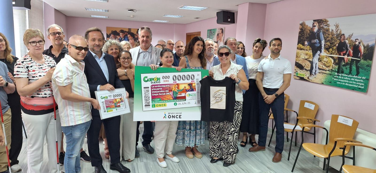 Presentación del cupón conmemorativo por el Día Internacional de las Personas con Sordoceguera