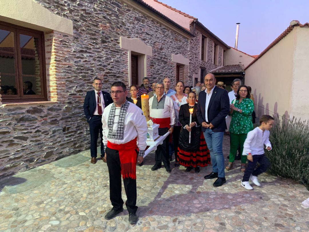 Ofrende de los Cirios a la virgen de la Soterraña en Santa María la Real de Nieva 