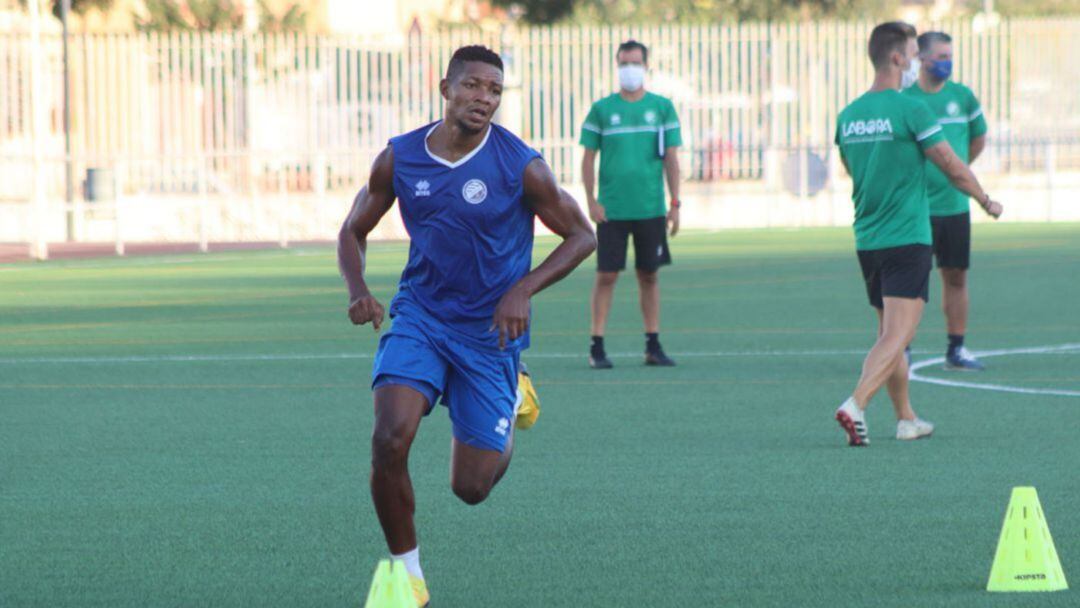 Edet durante un entrenamiento con el Xerez DFC