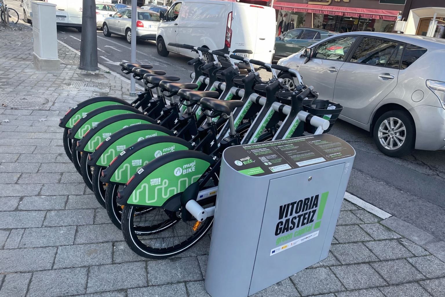 Estación de carga de Mugibike en la Plaza Leizaola