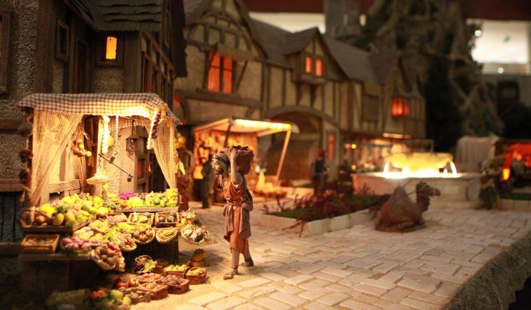 El hall del consistorio acoge un Belén en cuatro escenas a lo largo de 70 metros cuadrados