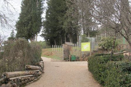 Entrada al jardín botánico Torre del Vinagre