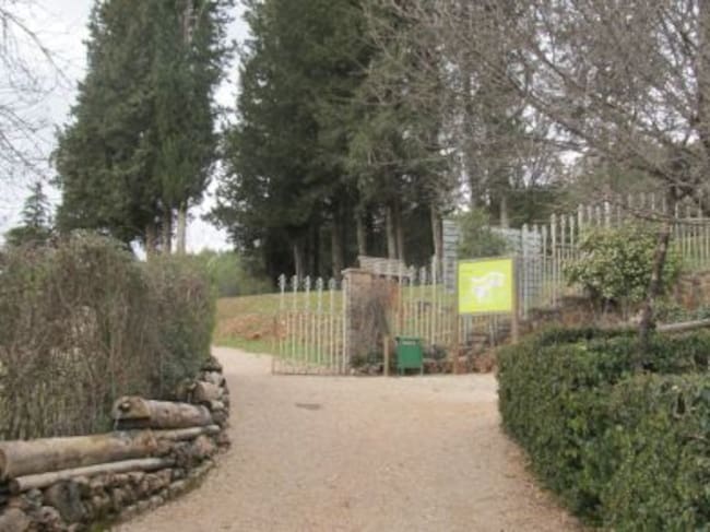 Entrada al jardín botánico Torre del Vinagre