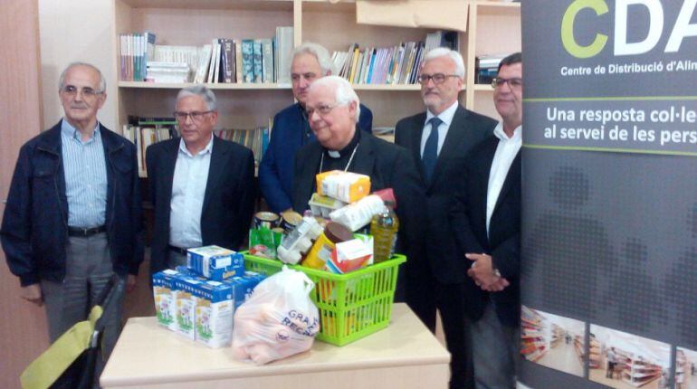 Respresentats de Cáritas, el Bisbat, la Generalitat, el Banc dels Aliments, la Diputació i La Caixa.