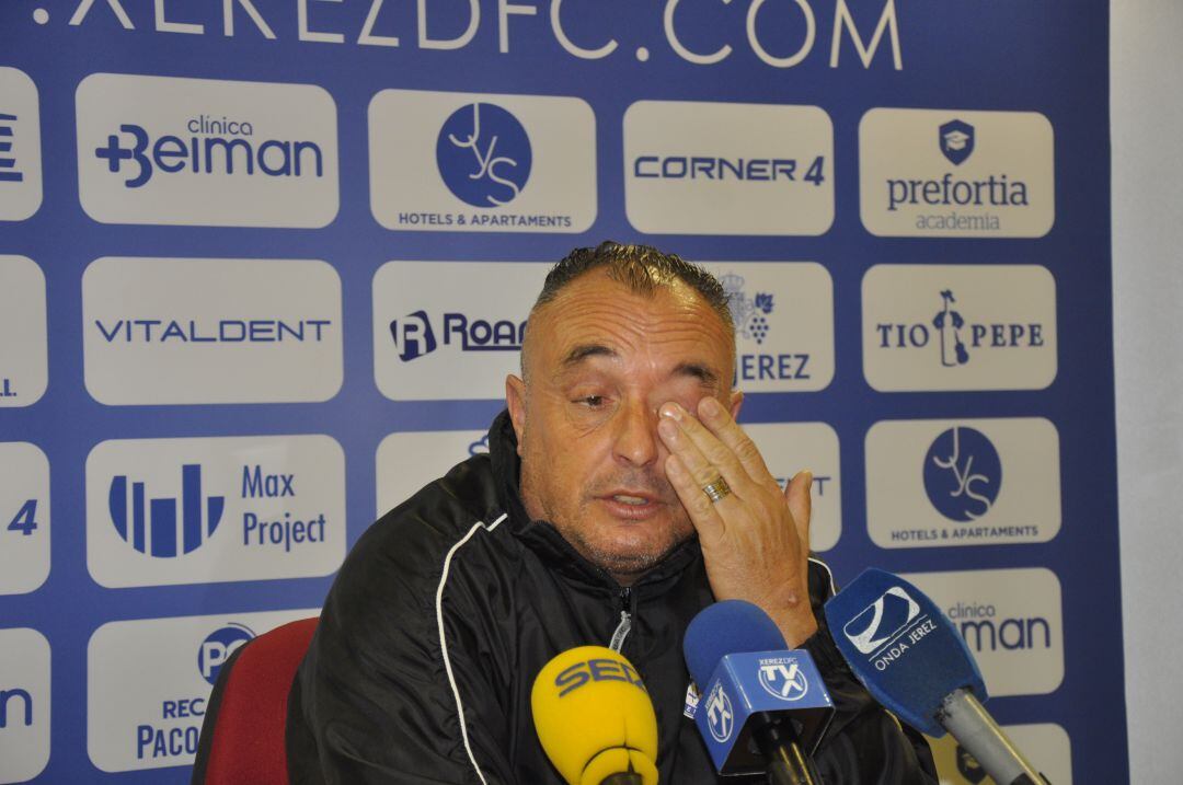 Josu Uribe durante una rueda de prensa en Chapín 