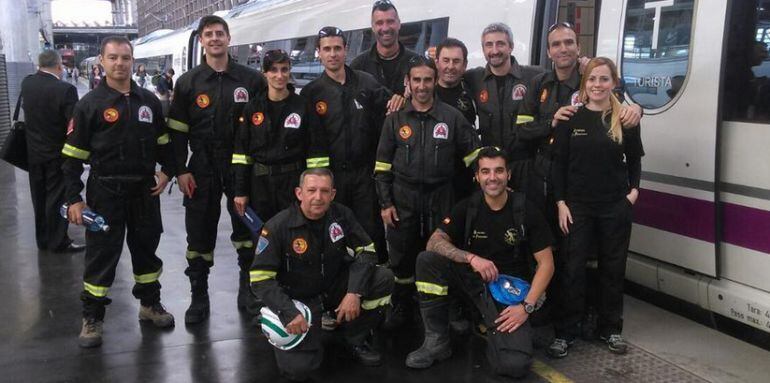 El grupo de bomberos que ha regresado de Nepal