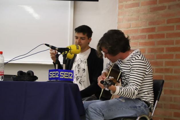 El grupo Sun Orphans actuan en el especial Hoy por Hoy Córdoba con motivo del Día Mundial de la Radio