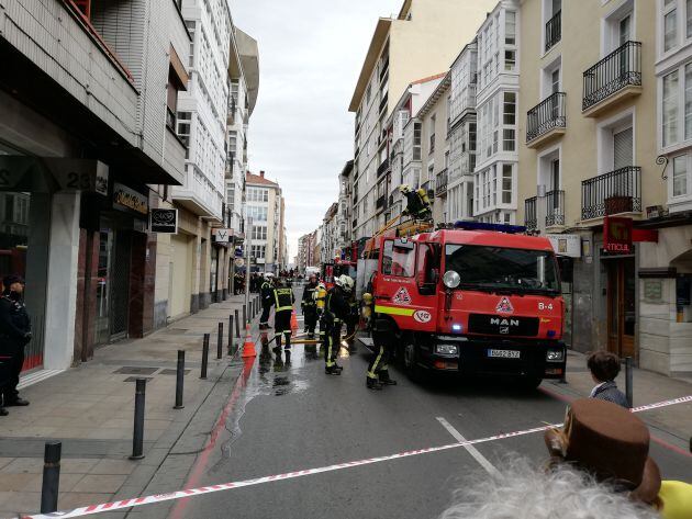 El Carnaval se interrumpió por un incendio en el local que ocupaba el bar Dólar