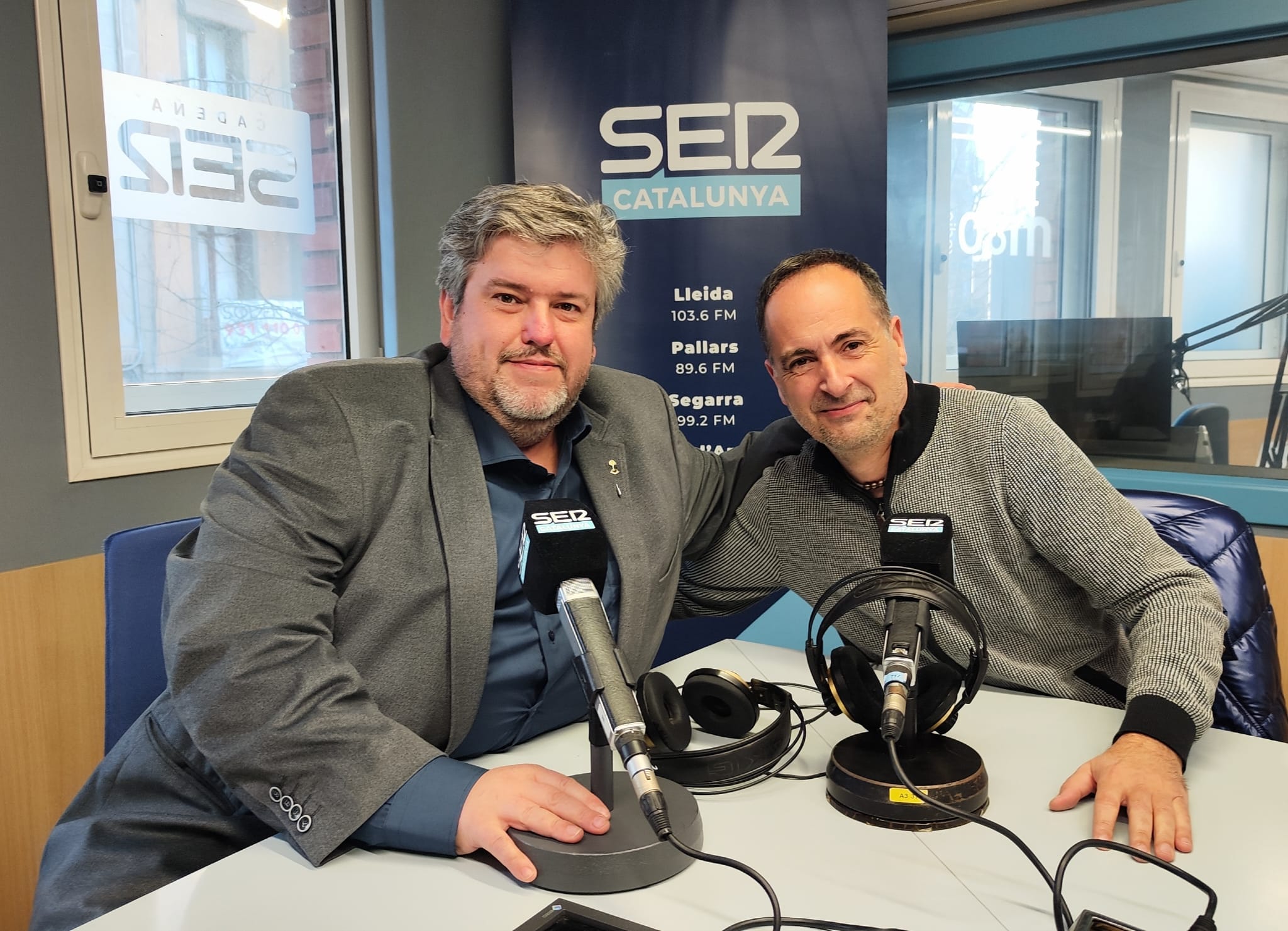 A l'esquerra l'alcalde d'Els Alamús, Toni Bosch i a la dreta, l'alcalde d'Alfarràs, Joan Carles Garcia.