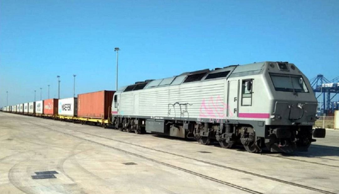 Un tren de mercancías en Algeciras.