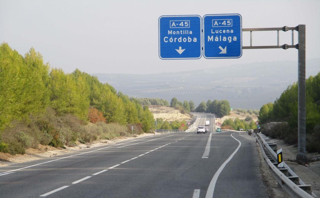 Acceso a la A-45 desde Aguilar de la Frontera