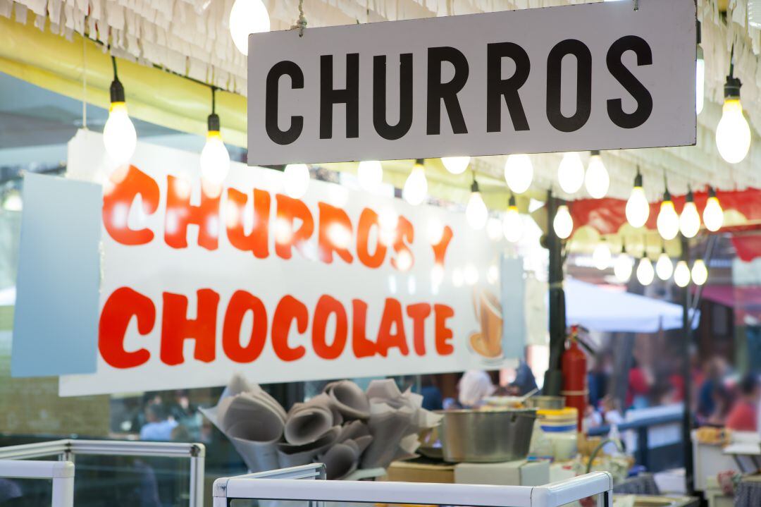 Los puestos de churros y buñuelos pueden abrir durante las 24 horas del día hasta el próximo 19 de marzo.