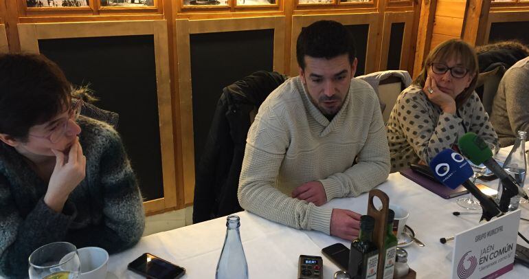 De izquierda a derecha, Sara Martínez, Manuel Montejo y María Dolores Nieto, concejales de Jaén en Común.