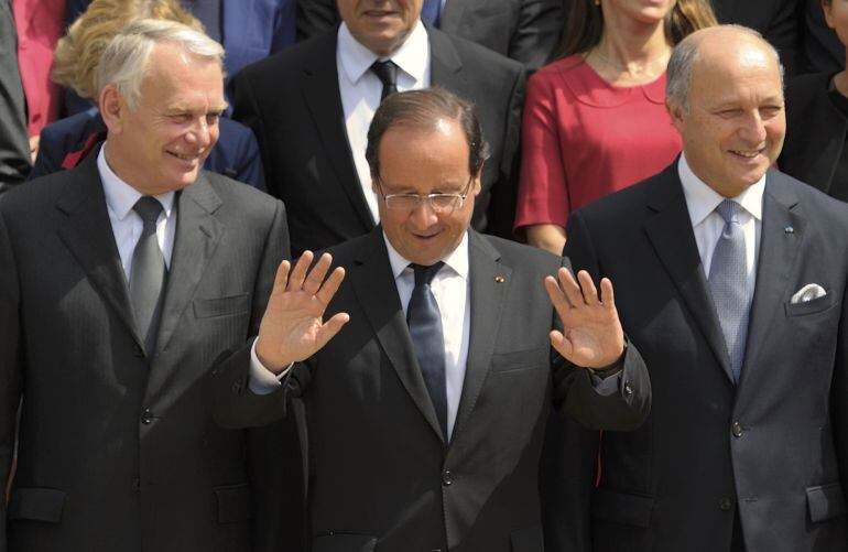 El presidente del Gobierno francés, Francois Hollande, junto con Jean-Marc Ayrault y Laurent Fabius.