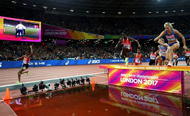 Beatrice Chepkoech durante el 3.000 obstáculos