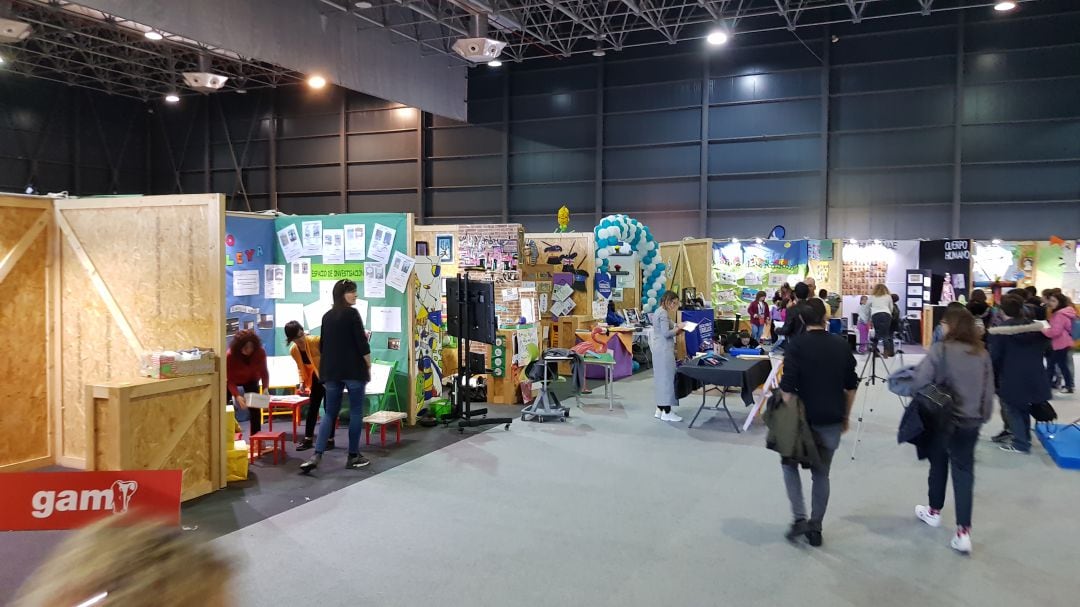 Stands de la II Feria de Innovación Educativa que se celebra en Gijón. 