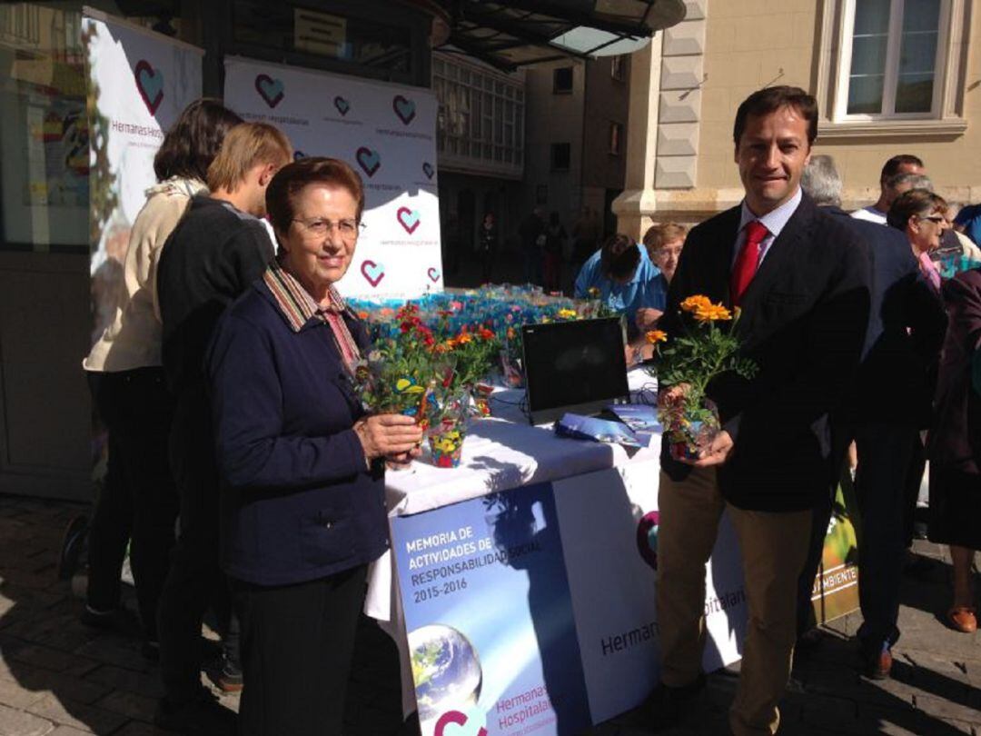 Sor María Luisa Cuadrón, Superiora de Hermanas Hospitalarias Palencia junto al Gerente del Centro Sociosanitario, Javier Arellano