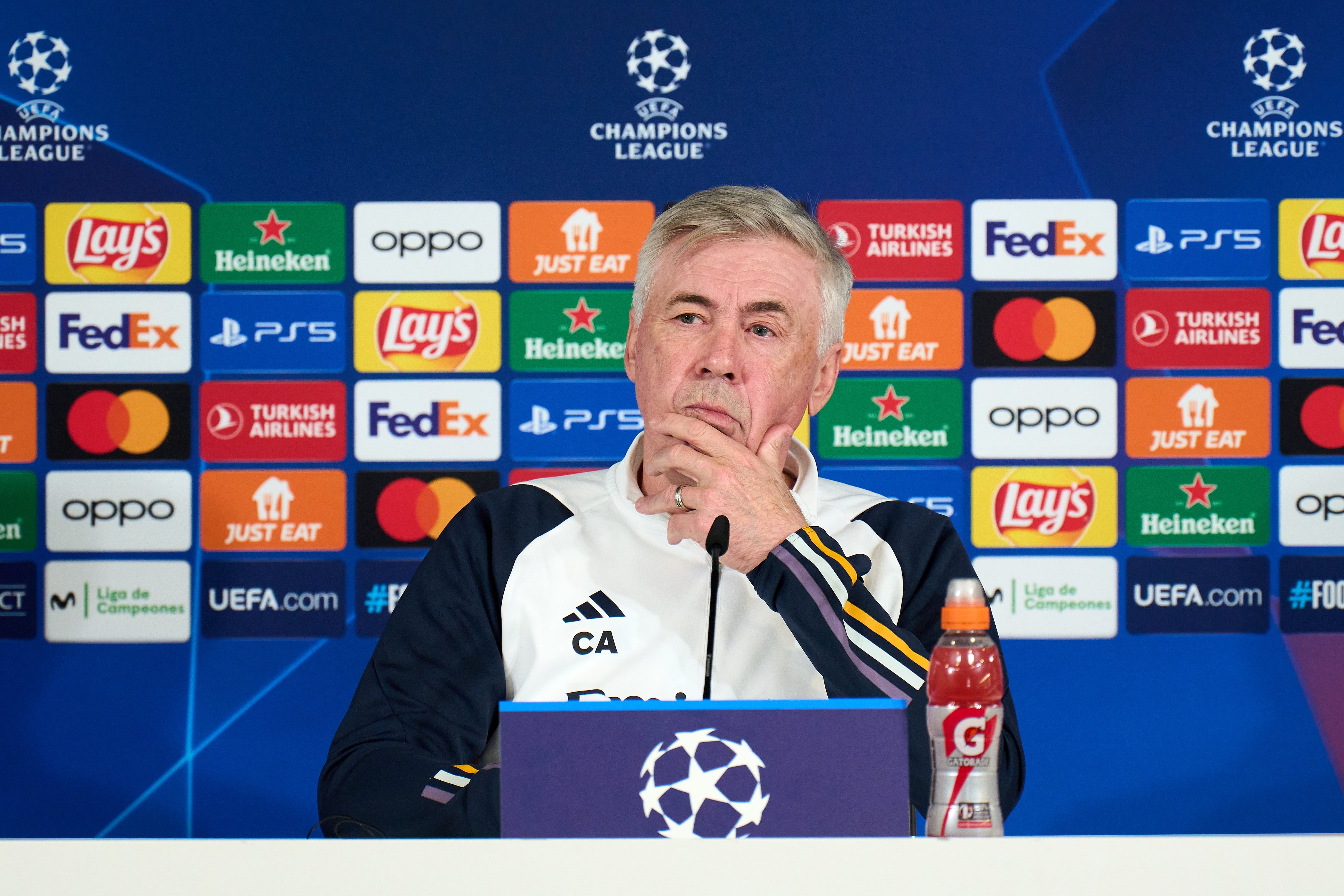 Carlo Ancelotti, durante la rueda de prensa previa al partido de Champions entre Real Madrid y Leipzig. (Photo by Angel Martinez/Getty Images)