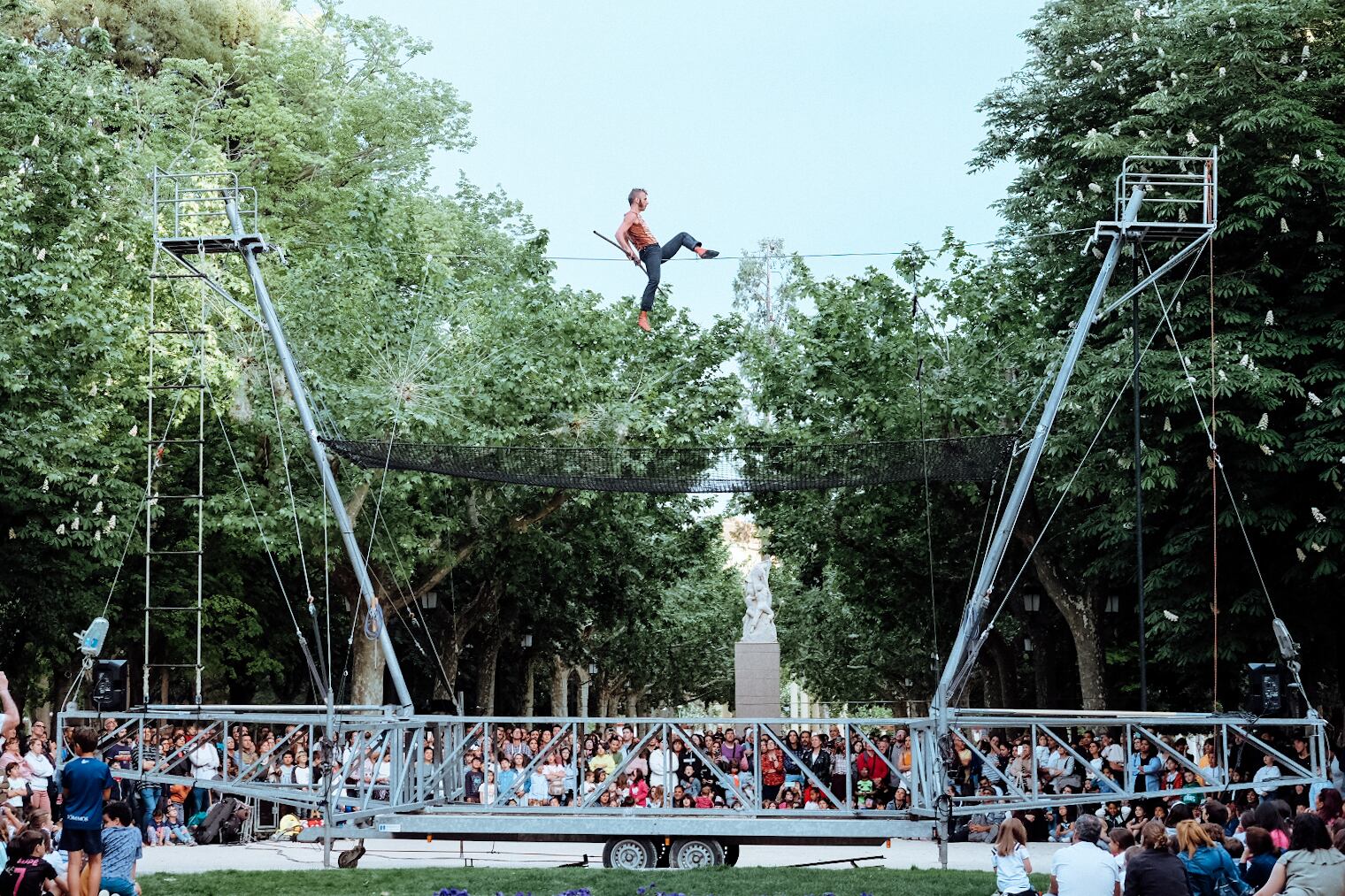Espectáculo de "Caminando por las nubes" el pasado año en el Parque Miguel Servet