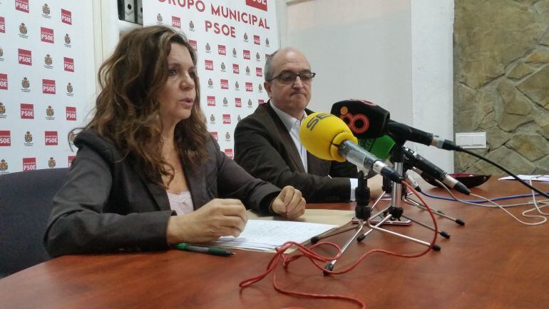 Fernando Silva y Francisca Pizarro, miemrbos del Grupo Municipal del PSOE.