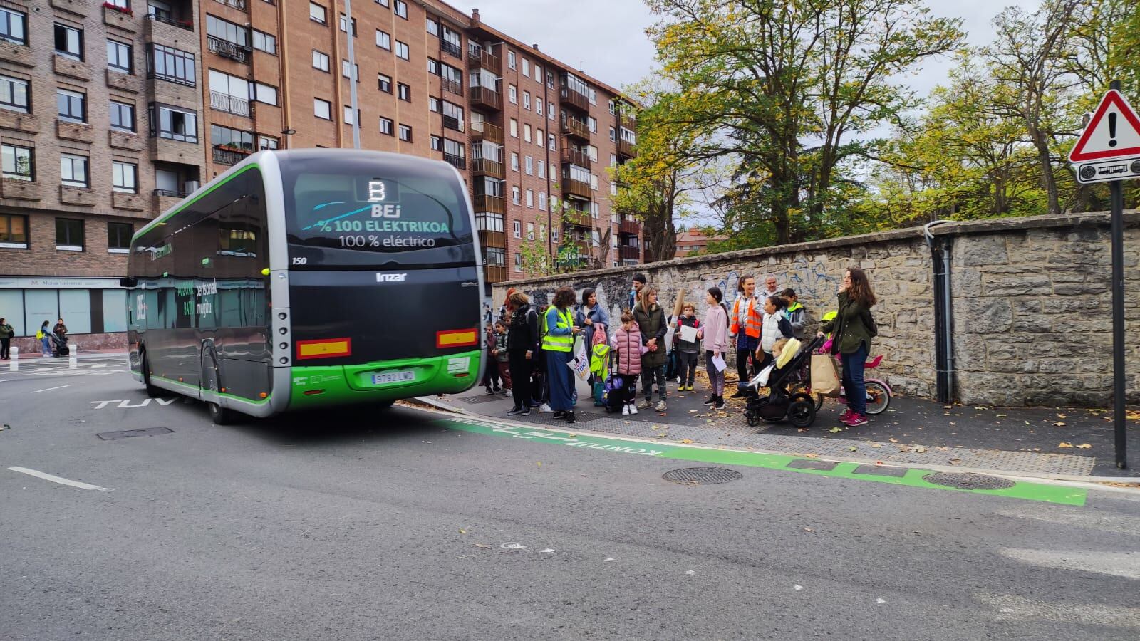 El primer viernes de cada mes, se concentran en el punto para reclamar el semáforo