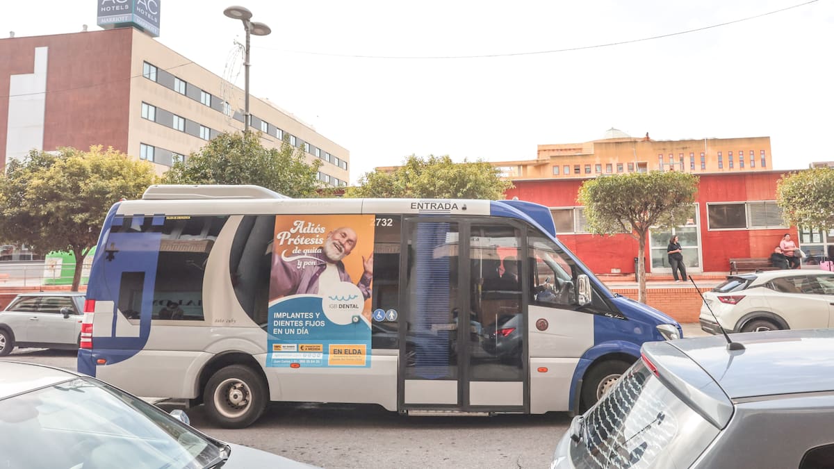 Elda renueva su transporte urbano con conexión directa al hospital