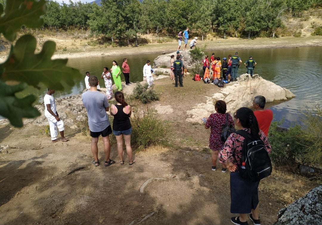 Familia y amigos del último ahogado en el Pontón Alto