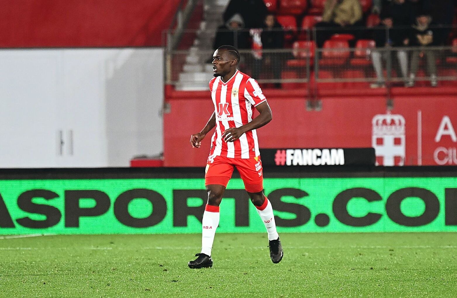 Bruno Langa lleva dos partidos con el Almería y se ha hecho con la titularidad.