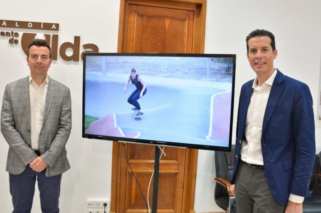 El Portavoz y Alcalde presentando el skate park