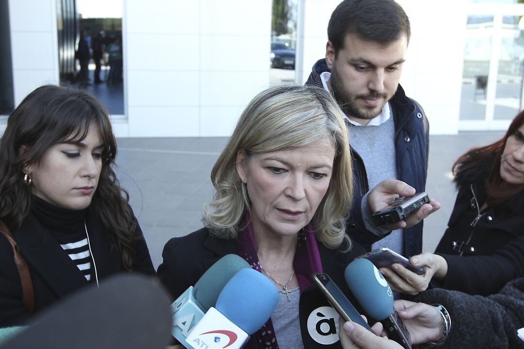 La consellera de Justicia, Gabriela Bravo, atiende a los medios de comunicación en Vila-real