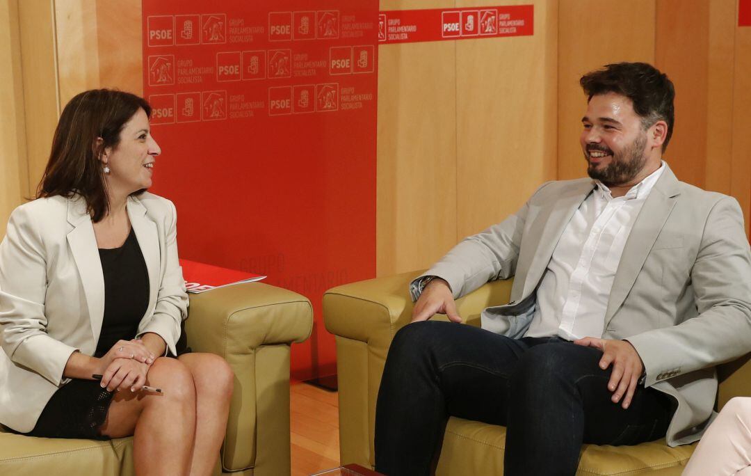 Los portavoces del PSOE y de ERC en una reunión 