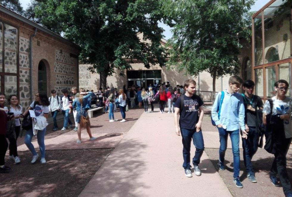 Imagen de archivo de miles de estudiantes han comenzado las pruebas de acceso a la Universidad en el campus de la Fábrica de Armas de la capital regional