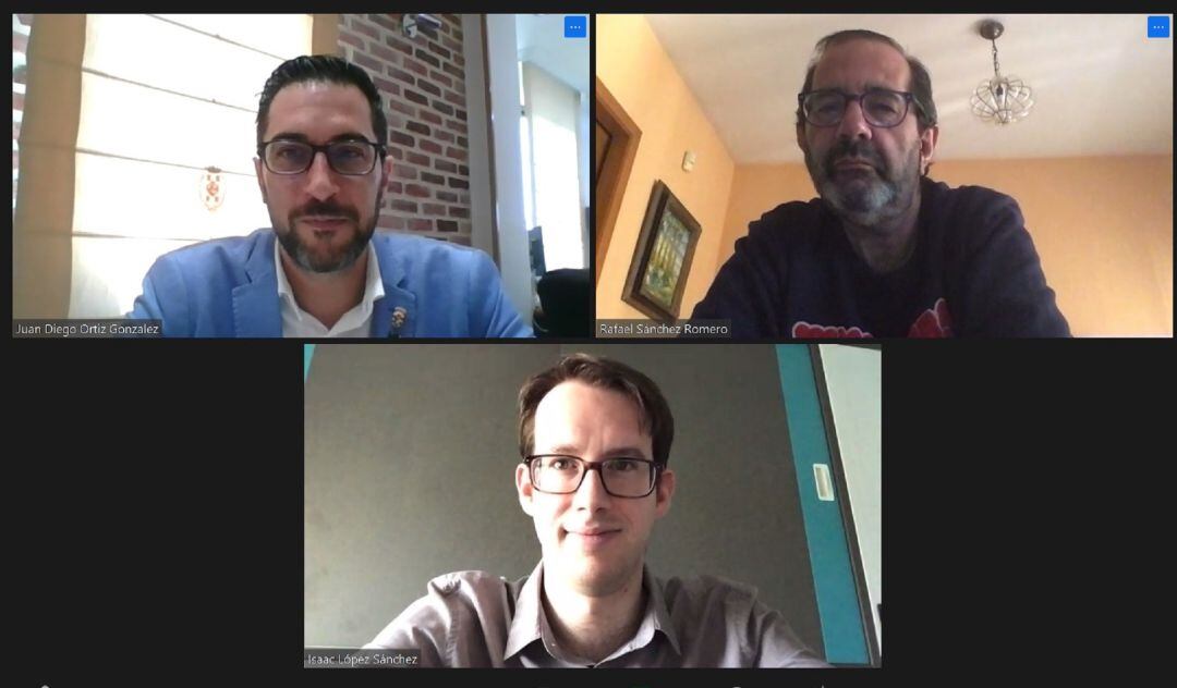 Diego Ortiz, alcalde de Pinto (PSOE) y los portavoces de Unidas Pinto (Rafael Sánchez) y Podemos Pinto (Isaac López) durante la rueda de prensa telemática en la que se presentó el acuerdo.