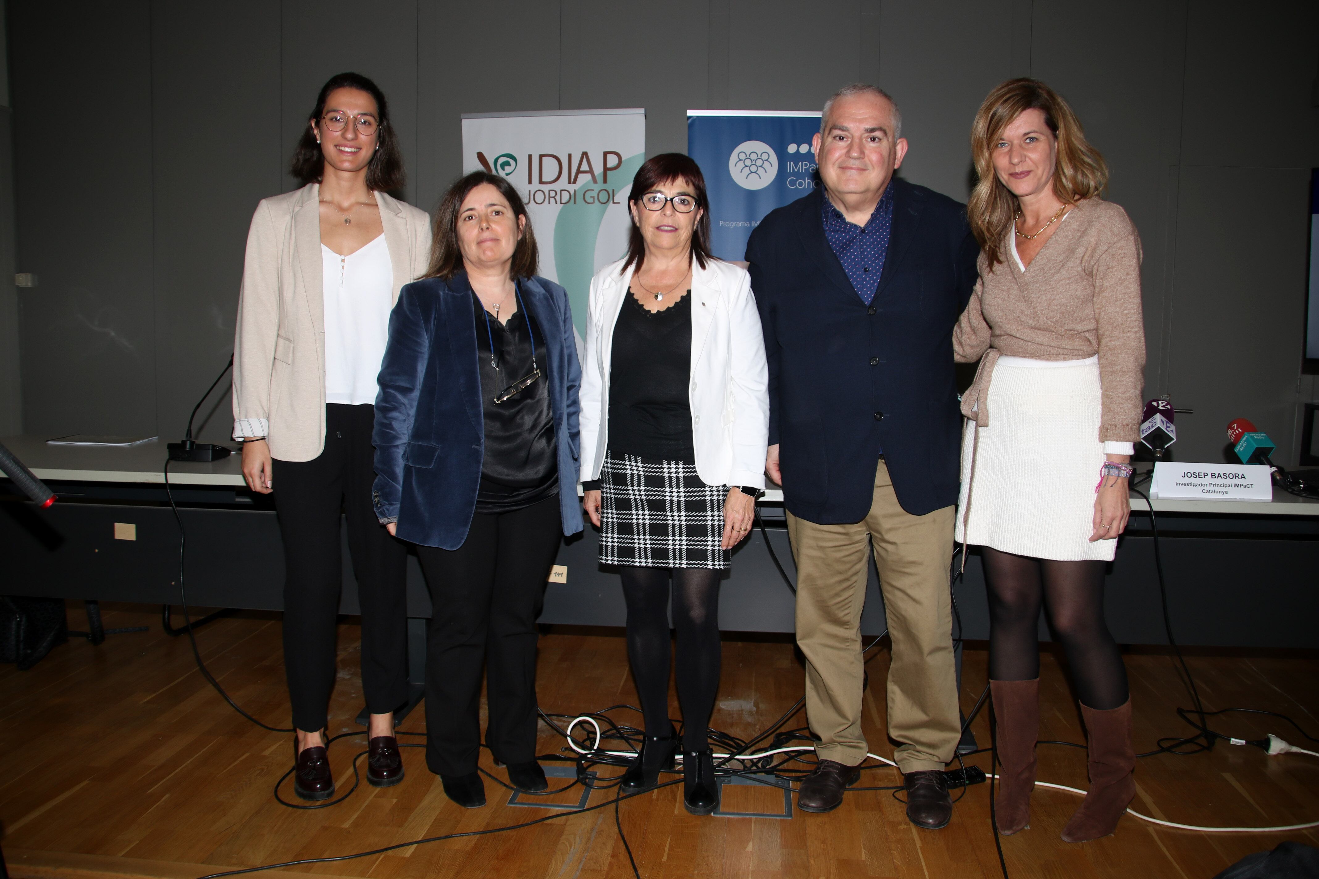 Marina Esquerrà, coordinadora IMPaCT Catalunya; Olga Ochoa, directora assistencial d&#039;atenció primària ICS Camp de Tarragona; Imma Grau, gerent de la Regió Sanitària de Tarragona i Josep Basora, investigador principal en la presentació de l&#039;estudi