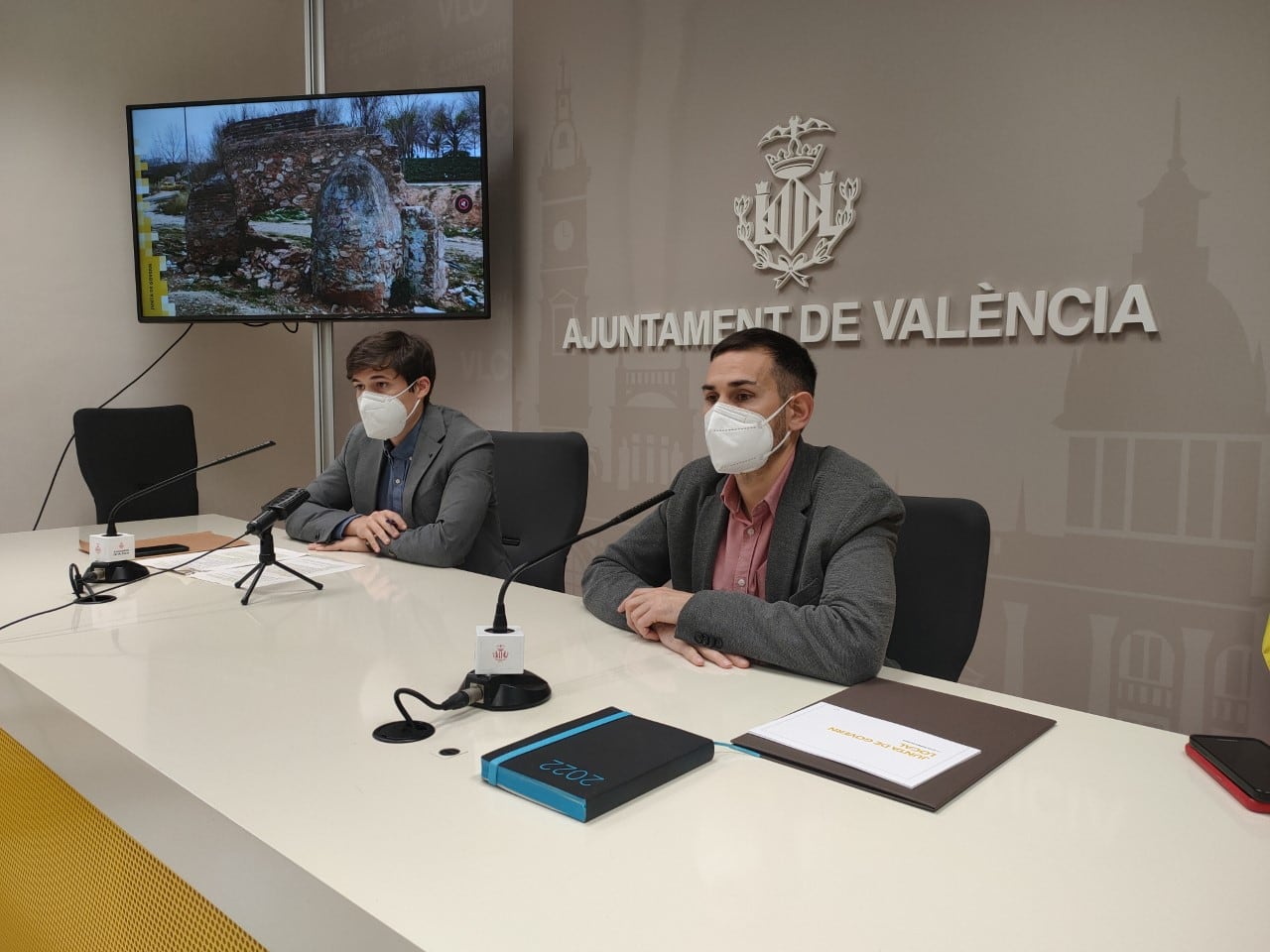 València cambia el nombre de alguna de sus calles. Lo anuncian Borja Sanjuán y Sergi Campillo. Fuente: Gabinete Ayuntamiento de València