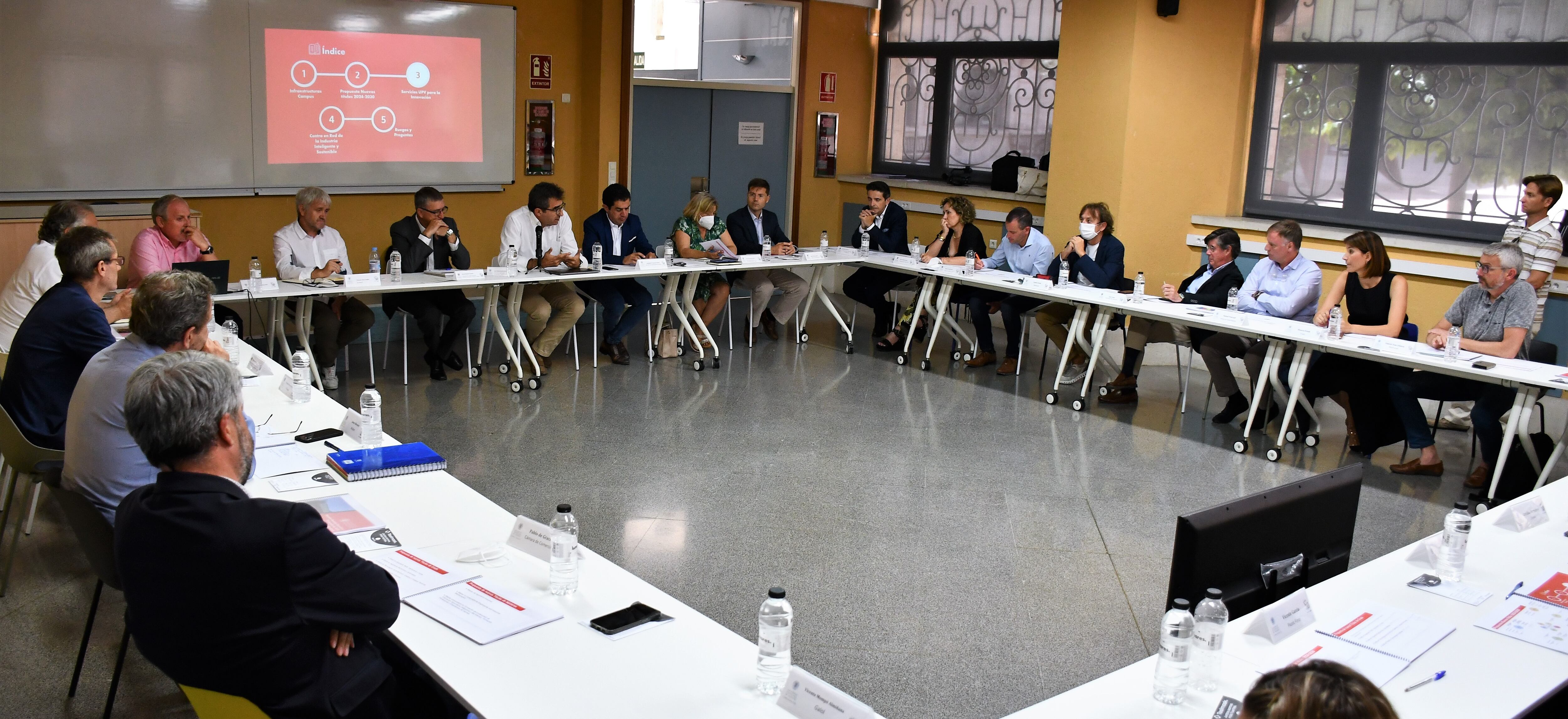 Un momento de la reunión del Consejo Consultivo del Campus de Alcoy de la UPV celebrada este miércoles.