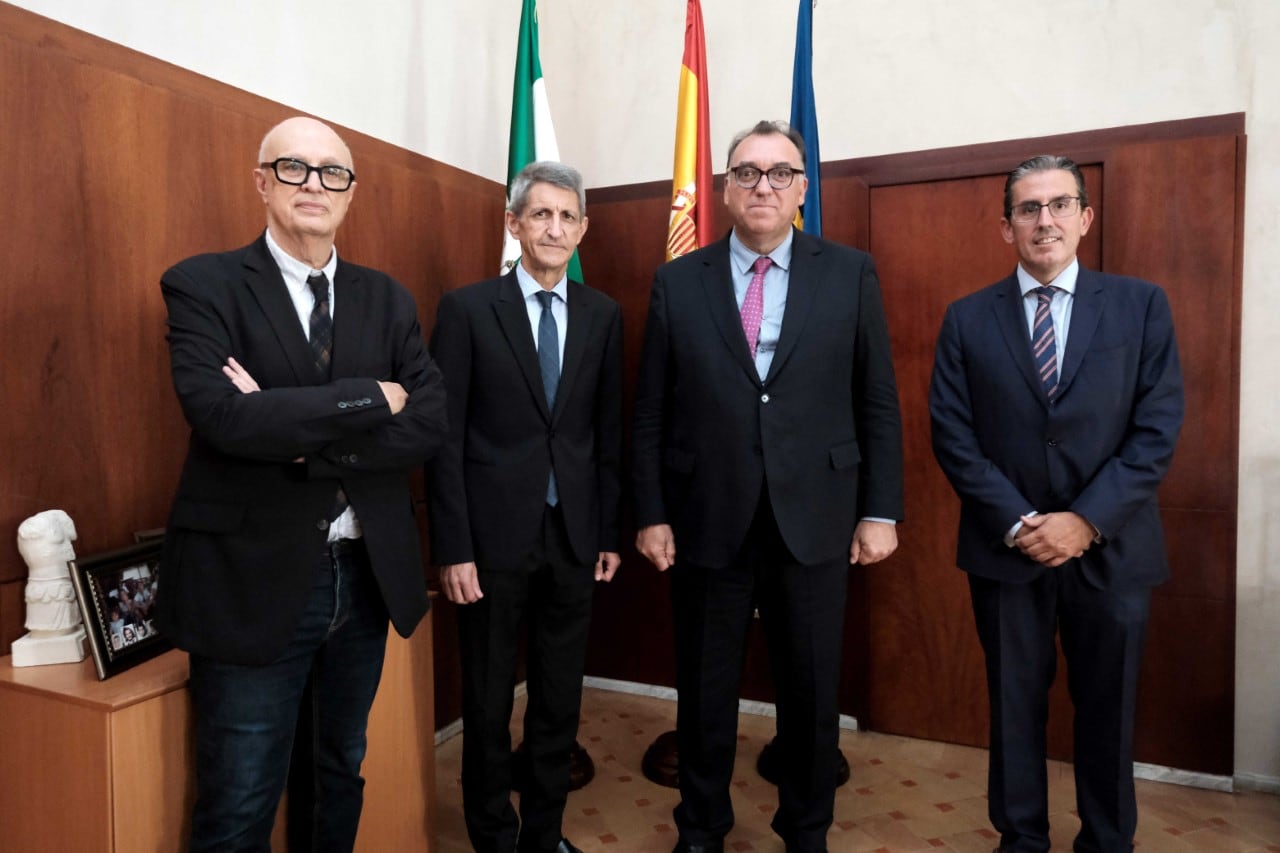 El presidente de la Fundación Bancaria Unicaja, José M. Domínguez Fundación Bancaria Unicaja visita al consejero de Turismo, Arturo Bernal