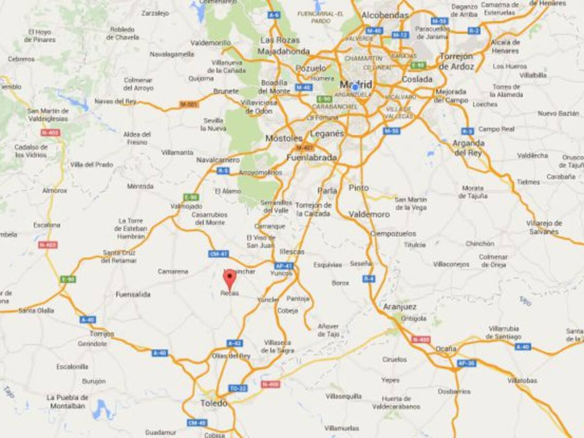 Una mujer arroja a sus hijos por la ventana y se tira tras ellos