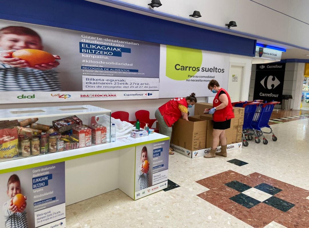 Esta iniciativa, desarrollada del 25 al 27 de junio en los hipermercados Carrefour de Erandio y Sestao, contó con la colaboración de 58 personas voluntarias y con la participación activa de los profesionales de Cadena SER, LOS 40 y Cadena Dial