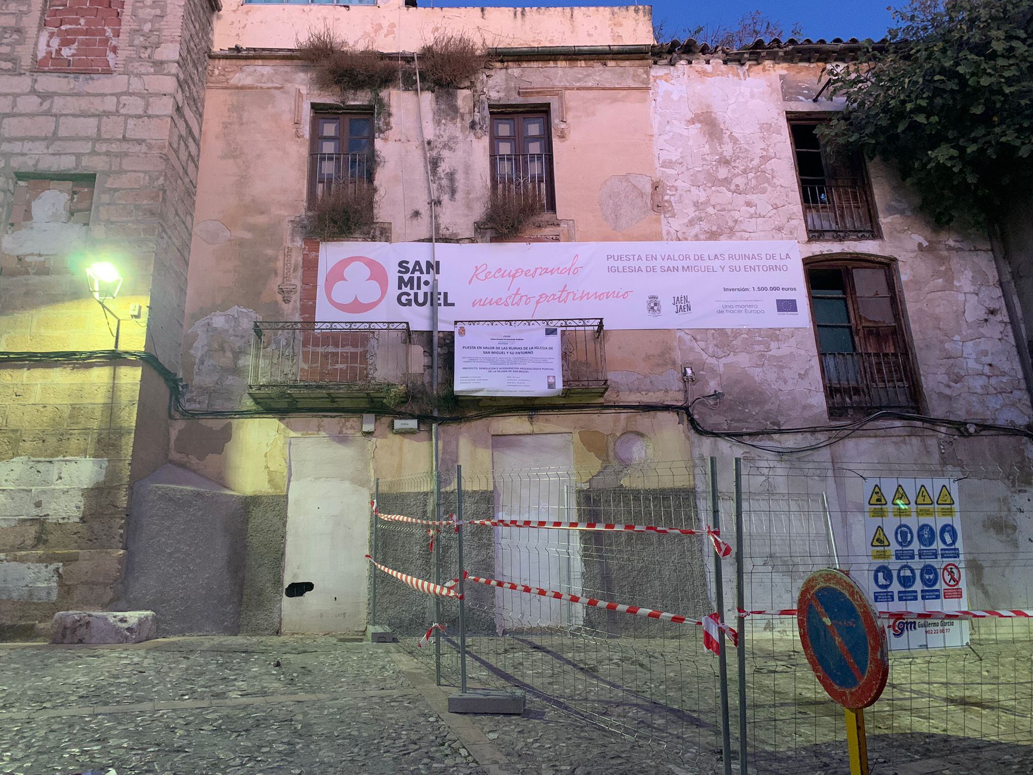 Vallado instalado en el entorno de las ruinas de la Iglesia de San Miguel.