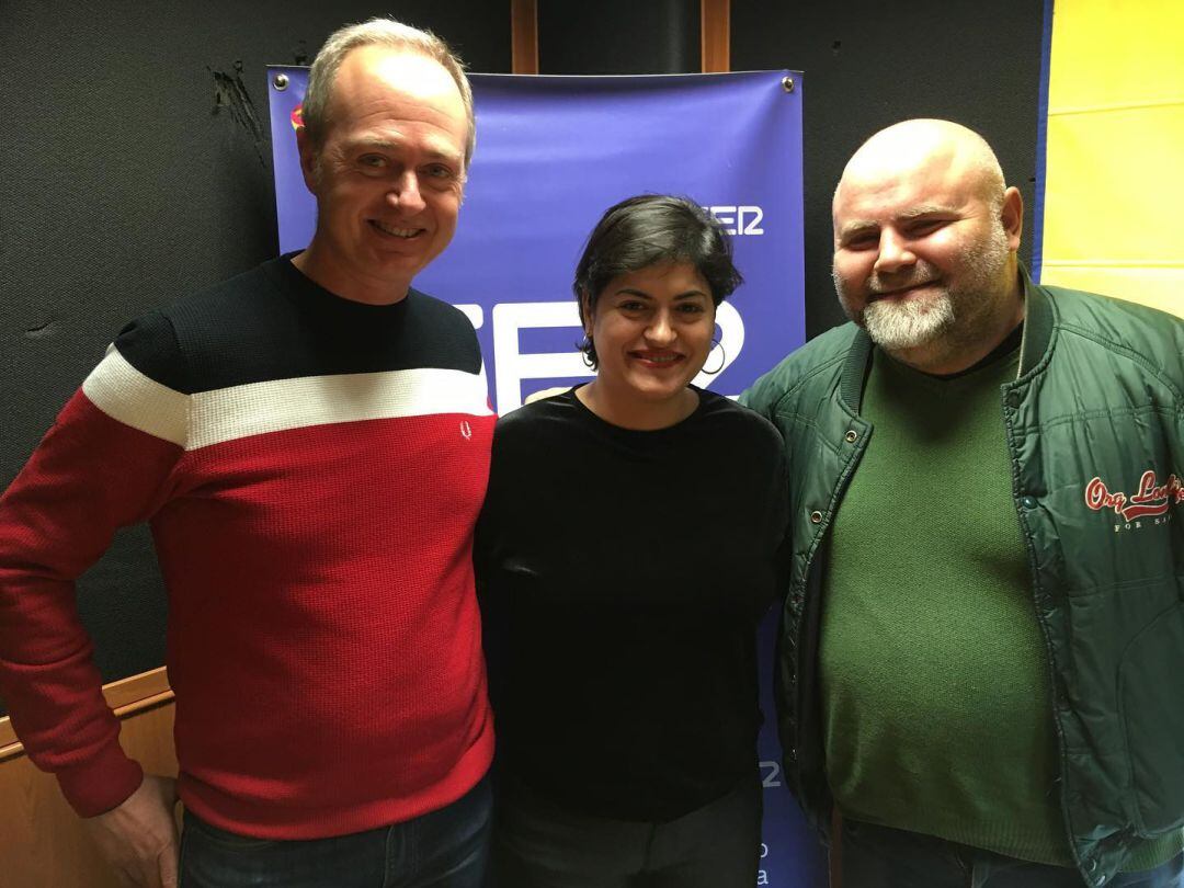 Paco Mena, Josefina Meca y Chito Gómez, en los estudios de Radio Lorca-Cadena SER