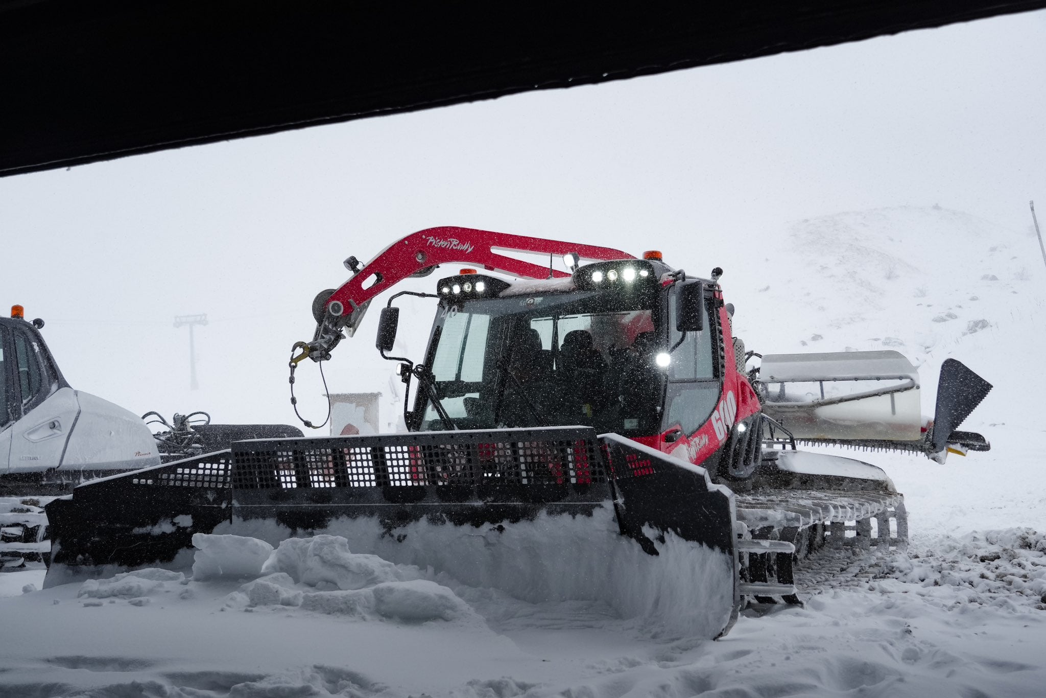 Trabajo importante en las estaciones de esquí tras la nieve caída