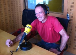 El montañero Antonio Zerain desde los estudios de Cadena SER Vitoria.