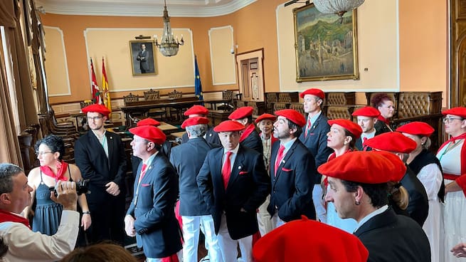 Miren Echeveste anuncia que Santanl recibirá al Alarde Mixto