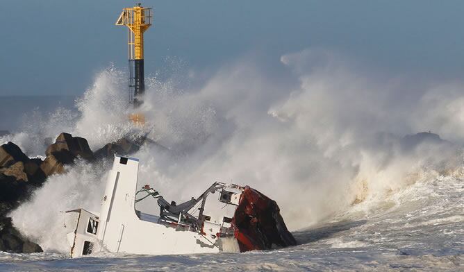 El carguero vizcaíno &#039;Luno&#039;, en las costas francesas.